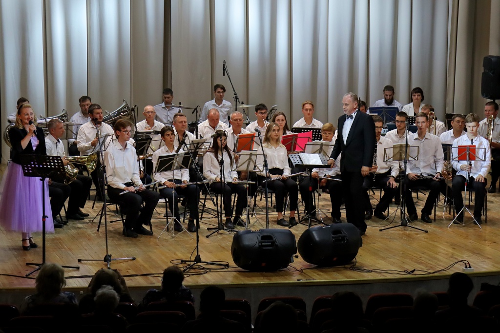 Муниципальный оркестр Сызрани выступает в Ульяновске.JPG