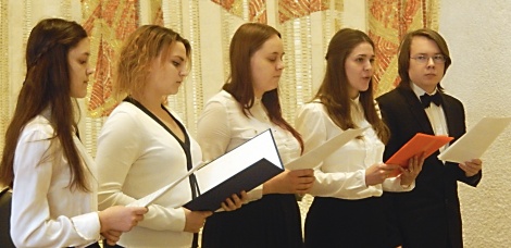 Революция и Музы: что происходит в Торжественном зале Ленинского?