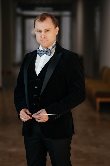 Художественный руководитель и главный дирижёр Ульяновского государственного оркестра русских народных инструментов Артём Белов награждён медалью Александра Твардовского