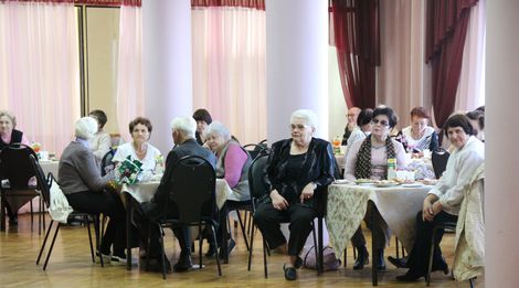 С Международным днем пожилого человека!