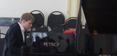 Пианист Олег Аккуратов встретился с одаренными детьми и творческой молодежью Ульяновска