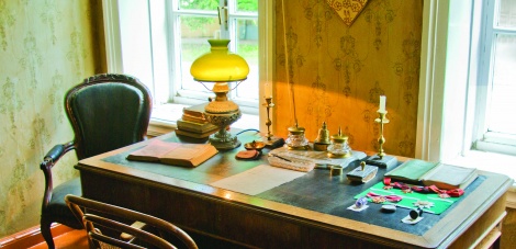 Этот дом с мезонином. Кабинет Ильи Николаевича