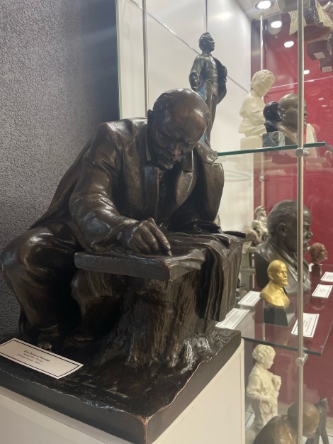 К 80-летию Ульяновской области открылась выставка «Симбирск - Ульяновск - родина талантов».