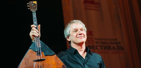 Музыкант-виртуоз Алексей Архиповский сыграл на балалайке 1915 года в рамках 55-го Международного музыкального фестиваля «Мир, Эпоха, Имена…»