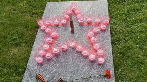 Ленинский мемориал продолжил акцию «Зажги свечу» в День памяти и скорби