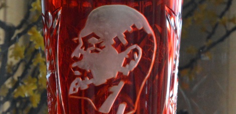 «75 УНИКАЛЬНЫХ РЕЛИКВИЙ ЛЕНИНСКОГО МЕМОРИАЛА. Ваза с барельефом В.И. Ленина»