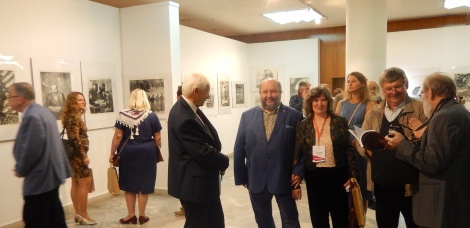 Графику ленинградского художника Александра Харшака представили в Ленинском мемориале