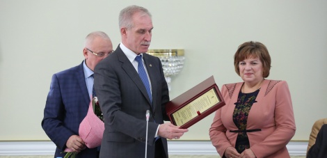 Губернатор Ульяновской области Сергей Морозов поздравил с юбилеем заведующую Домом-музеем В.И. Ленина Татьяну Брыляеву