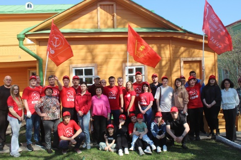 Субботник на территории Дома-музея В.И. Ленина 