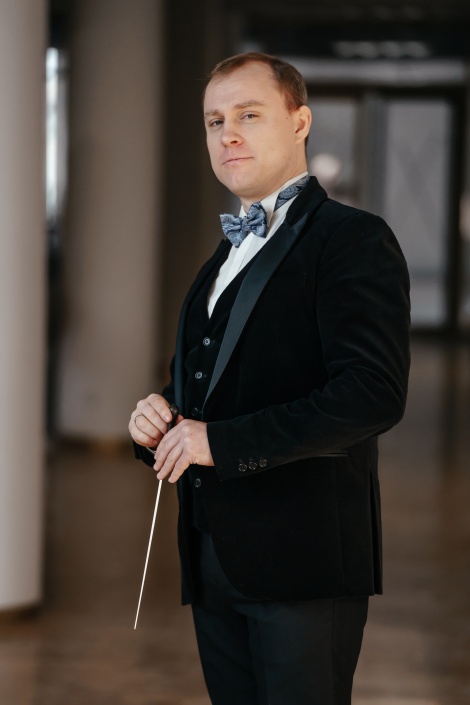 Артём Белов назван одним из лучших дирижёров оркестра русских народных инструментов в России
