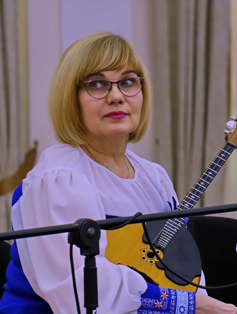 Коллектив Ленинского мемориала поздравляет Светлану Крашенинникову с юбилеем и 40-летием творческой деятельности