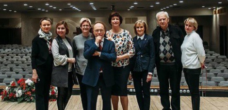 Коллектив Ленинского поздравляет Марину Уральцеву с Днем рождения!