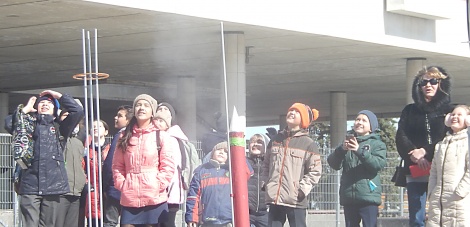 Вязаные самолеты, шлем виртуальной реальности и ракеты — хроника событий 27 детско-юношеского аэрокосмического фестиваля 