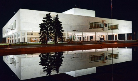 Ленинскому мемориалу - 53 года