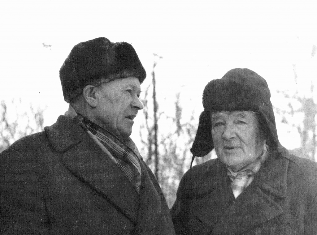 Фотография. А.А. Пластов и Д.И. Архангельский (посёлок Родники). Начало 1960-х гг. Фотограф Н.А. Пластов.jpg