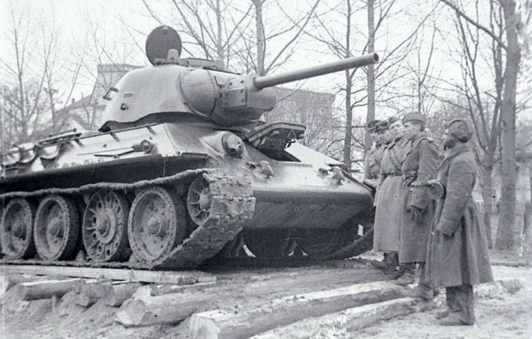 Танк Т-34. 1941 г..jpg