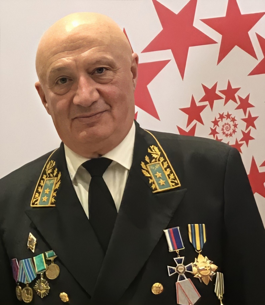 Давид_Вазгенович_Мнацаканян.jpg