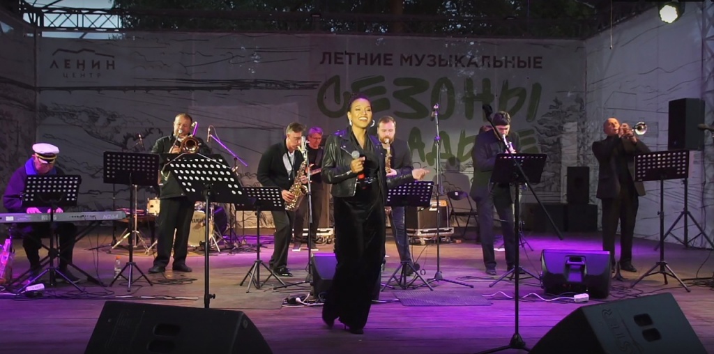 Мари Карне и Академик Бэнд.jpg
