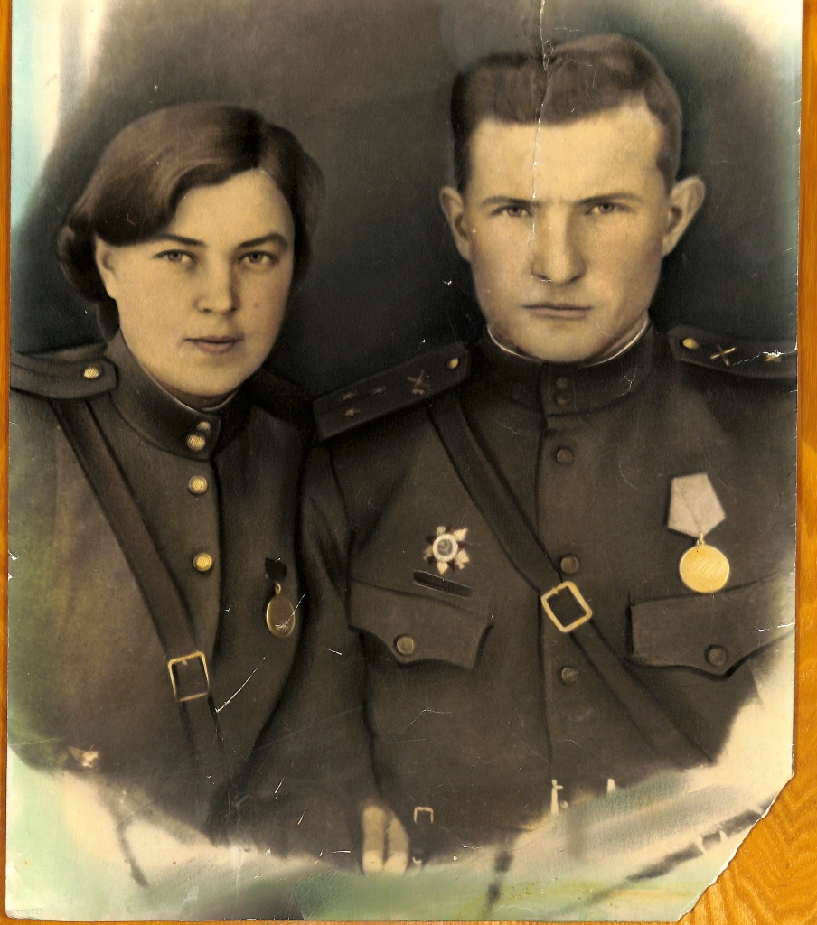 Зубаревы И.К. и В.Г.1944 г. 1.jpg