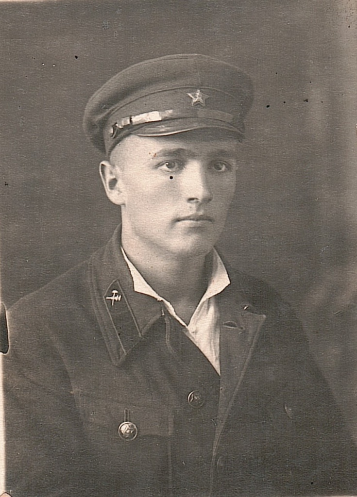 Выпускник Ташкентского железнодорожного института.1942.jpg