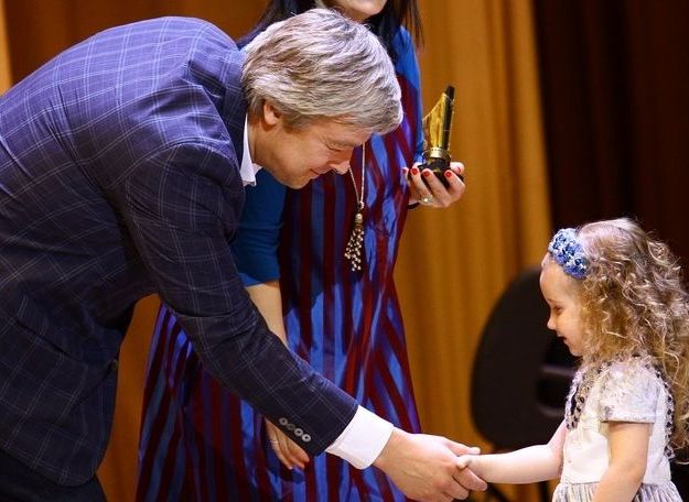  ></div>
<div><img src=